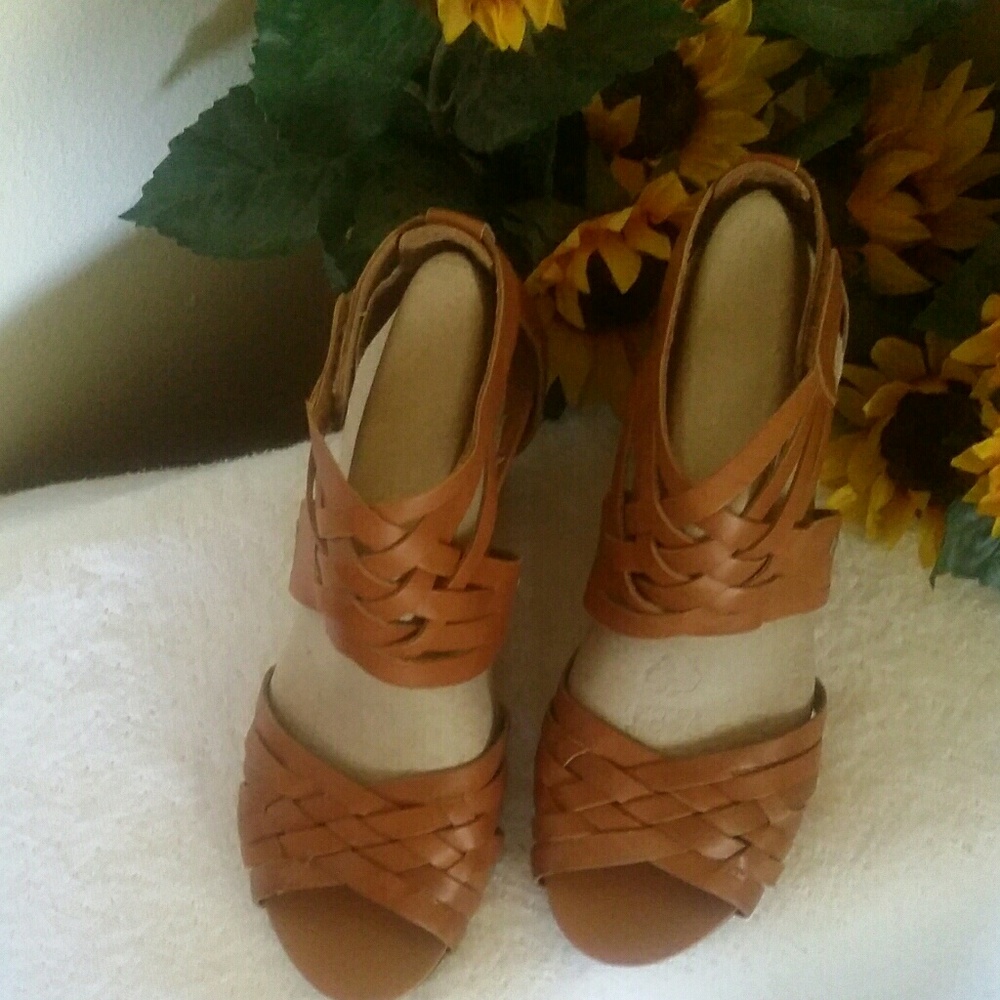 NWT Indigo open toe sandals